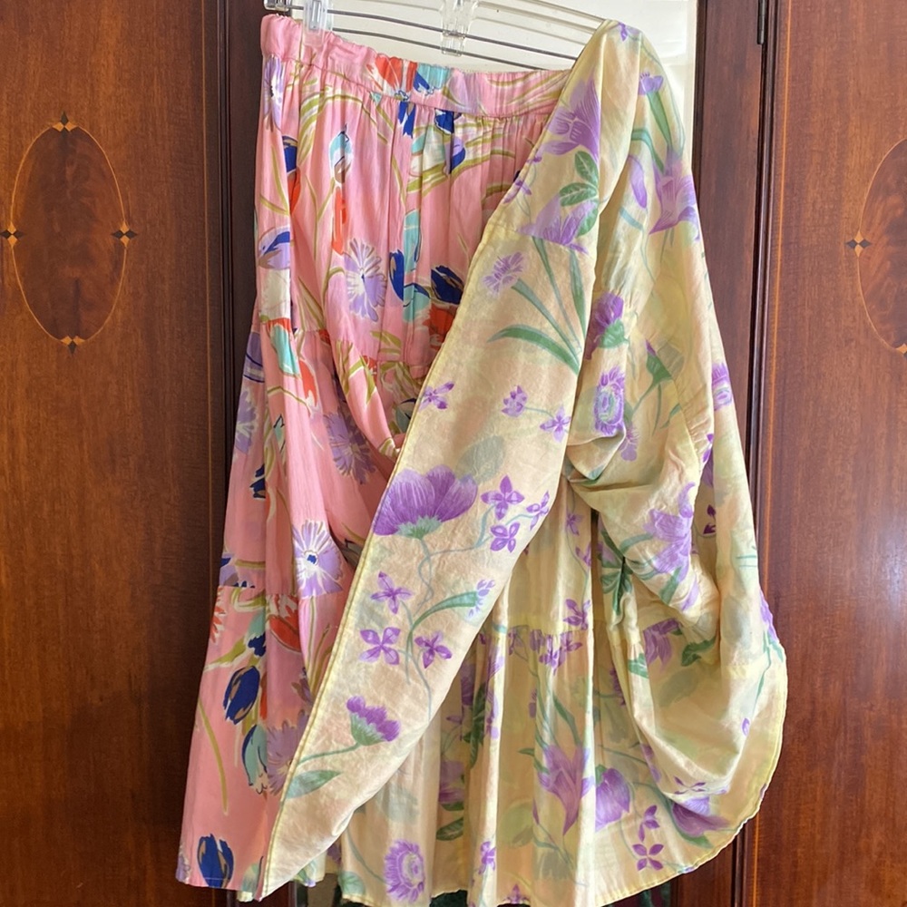 Plus size reversible tiered cotton skirt in pink/yellow floral pattern